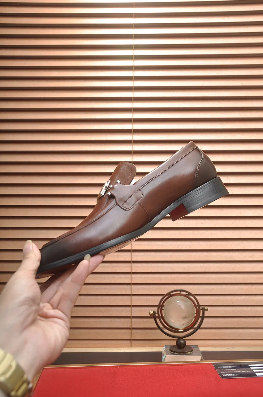Men's men's shoes 💰500💶🌲 DG top 🔍🔍Men's new leather shoes 🚹 are on sale at the same time at the counter ⚠The uppers are imported cowhide from Italy, the entire imported cowhide lining, imported accessories 💪💪, completely 1⃣️ vs 1⃣️ replica 🇮 🇹💪💪, ⚠Sole: The original sole is specially provided by the original factory, the exclusive movable molded sole is super comfortable, ⚠The original factory follows the order, 🔍🔍high quality, you can enter and exit the counter at will, welcome to compare ⚠Size: 38-44 (45 customized)